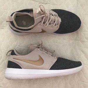 NEVER WORN Nike Sneakers